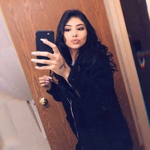 Meet your Posher, Larraine